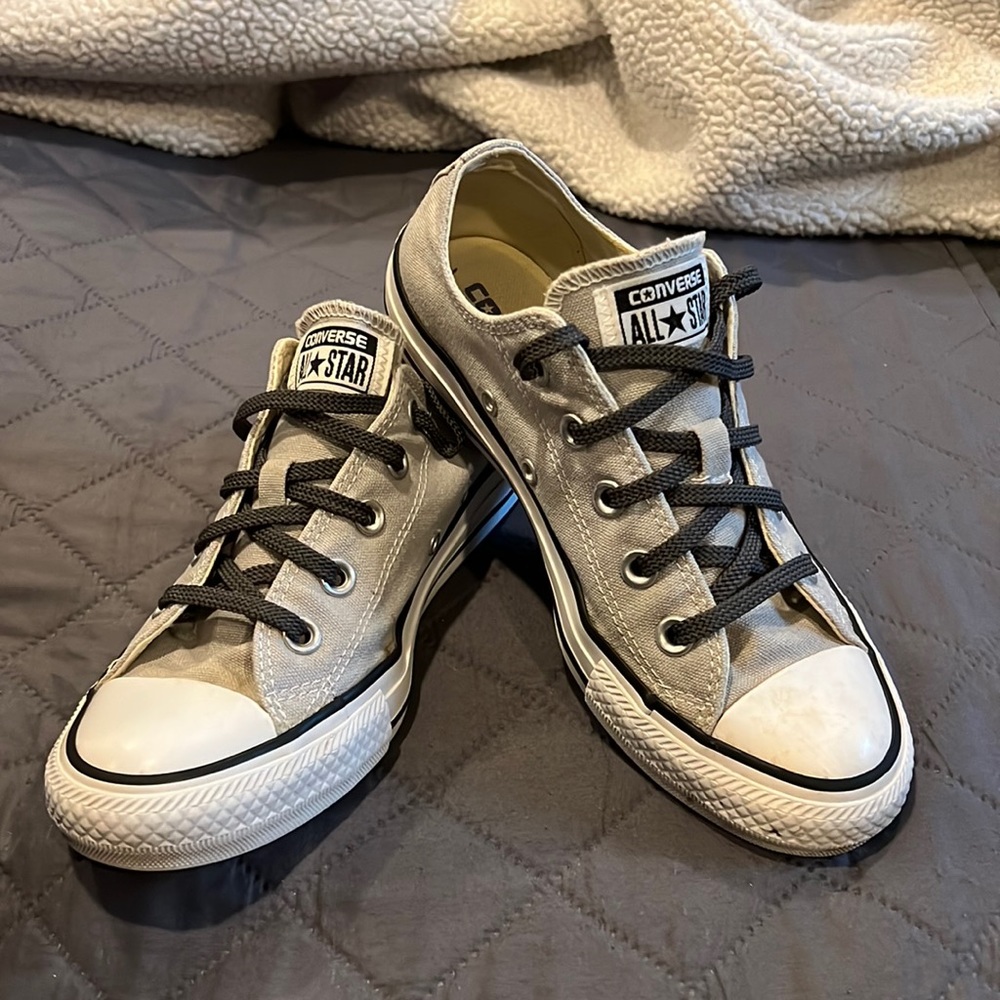 Converse Chuck Taylor All Star Low Top women 6 big kid boys 4